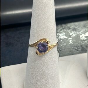 409280  10k yg purple Sapphire ring